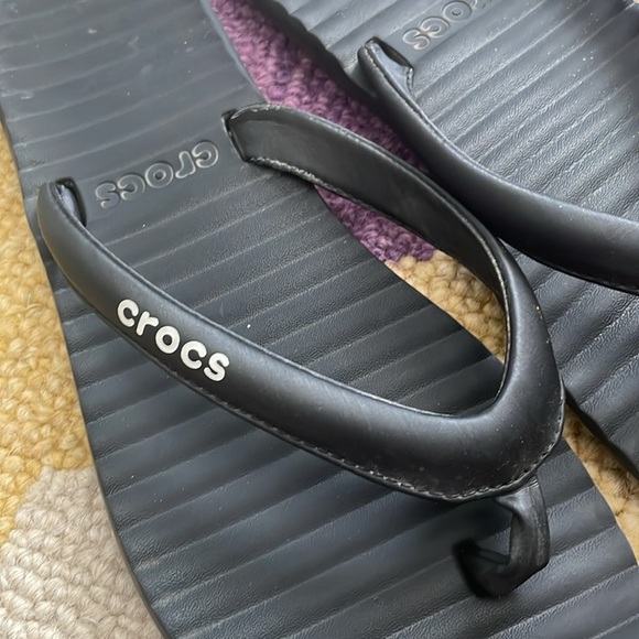 CROCS Women’s Size 10 Black Flip Flop Thong Sandals - Picture 2 of 7